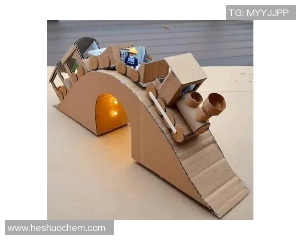 用废旧纸箱打造独一无二的足球明星创意手工教程