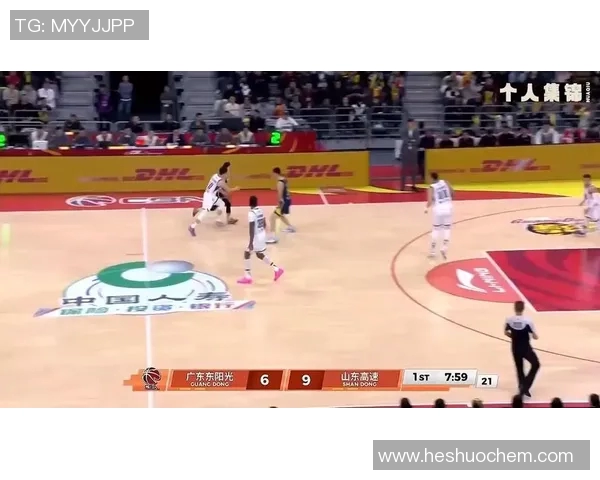 热火现场足球明星闪耀全场引发球迷热烈欢呼与狂热追捧